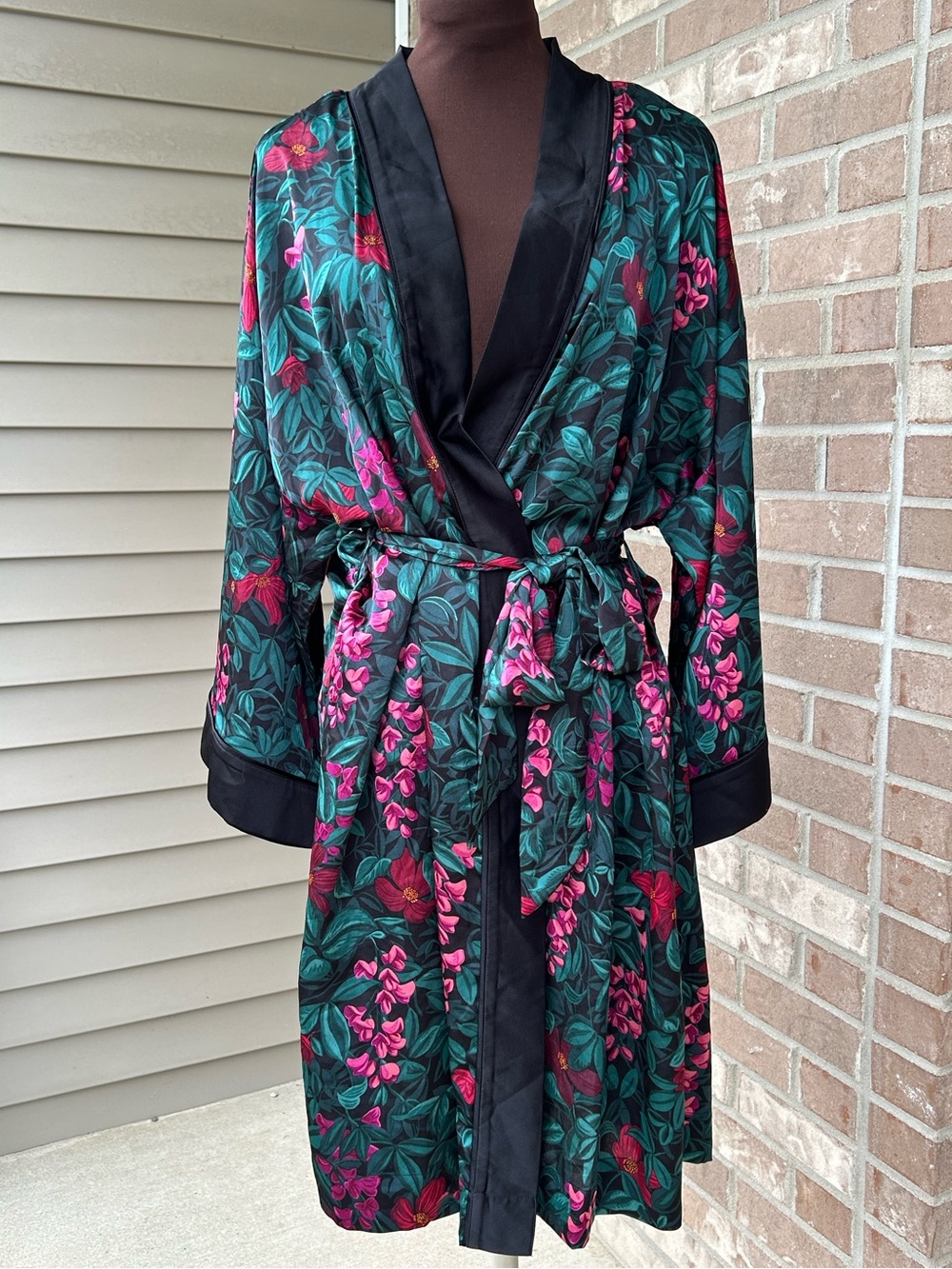 NWOT ANN TAYLOR SLEEP sL Floral Satin Robe with Black Trim-deep side pockets